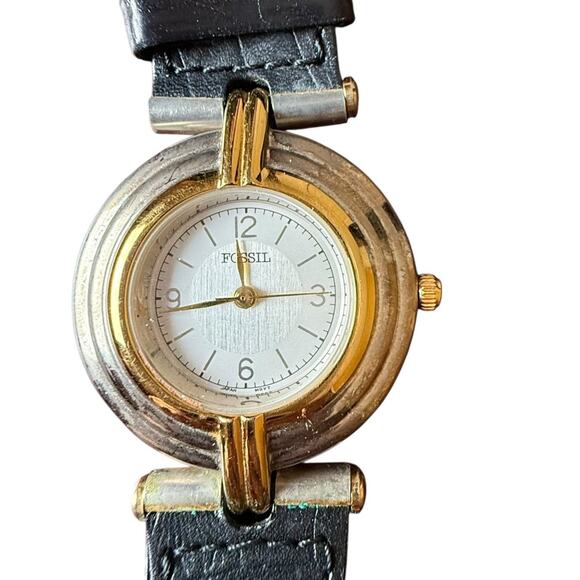 Vintage Fossil Watch 1990 Black Leather Band Gold Tone - Needs Battery - Picture 3 of 6